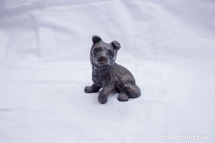 Antiques: Perro de bronce