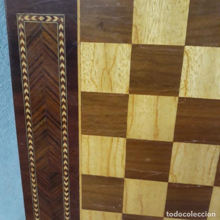 Antig&uuml;edades: Tablero de ajedrez de madera con trabajo de taracea - Foto 2