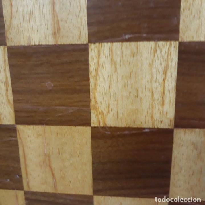 Antig&uuml;edades: Tablero de ajedrez de madera con trabajo de taracea - Foto 3