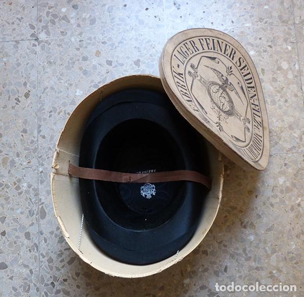 Antig&uuml;edades: Sombrero de copa clic clac con caja - Foto 3