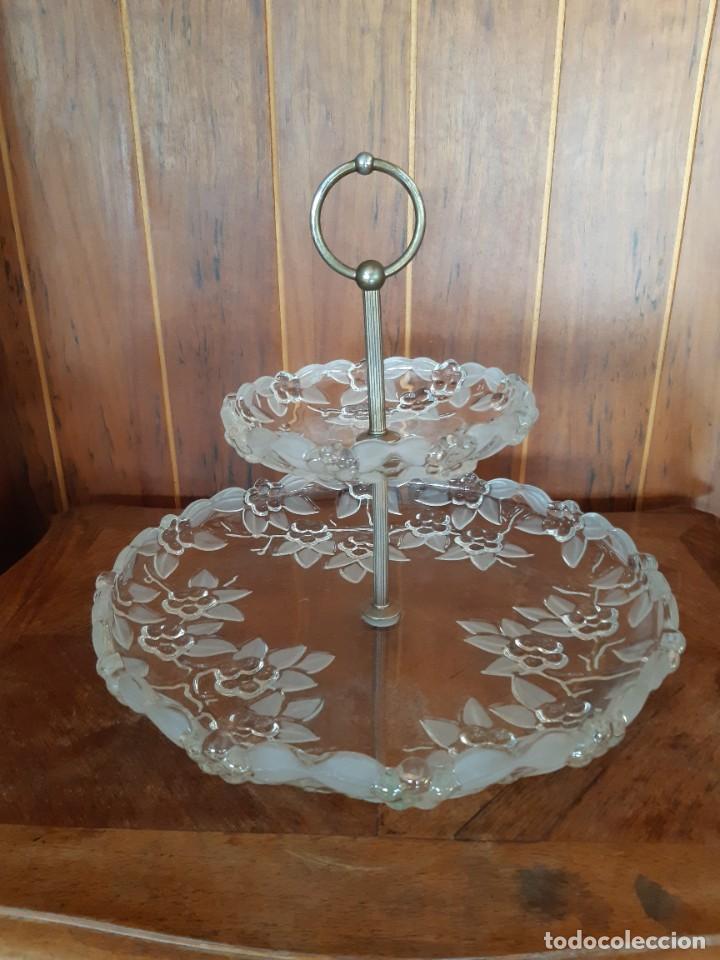 Antig&uuml;edades: ANTIGUO Y BONITO CENTRO DE CRISTAL DE DOS PISOS. - Foto 1