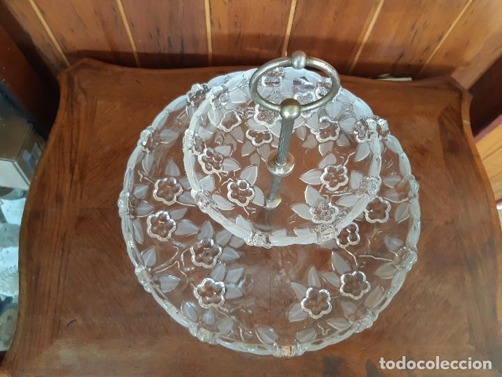 Antig&uuml;edades: ANTIGUO Y BONITO CENTRO DE CRISTAL DE DOS PISOS. - Foto 2