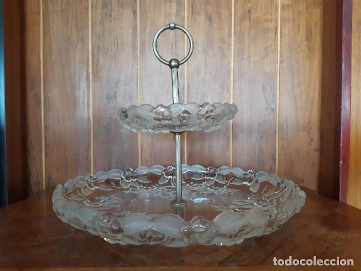 Antig&uuml;edades: ANTIGUO Y BONITO CENTRO DE CRISTAL DE DOS PISOS. - Foto 3