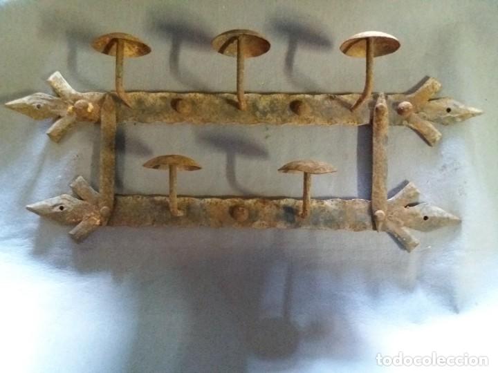 Antig&uuml;edades: PERCHA DE FORJA RUSTICA - Foto 1