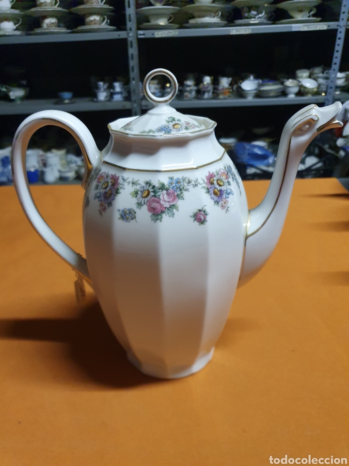Antig&uuml;edades: Bonita Cafetera Porcelana - Foto 1