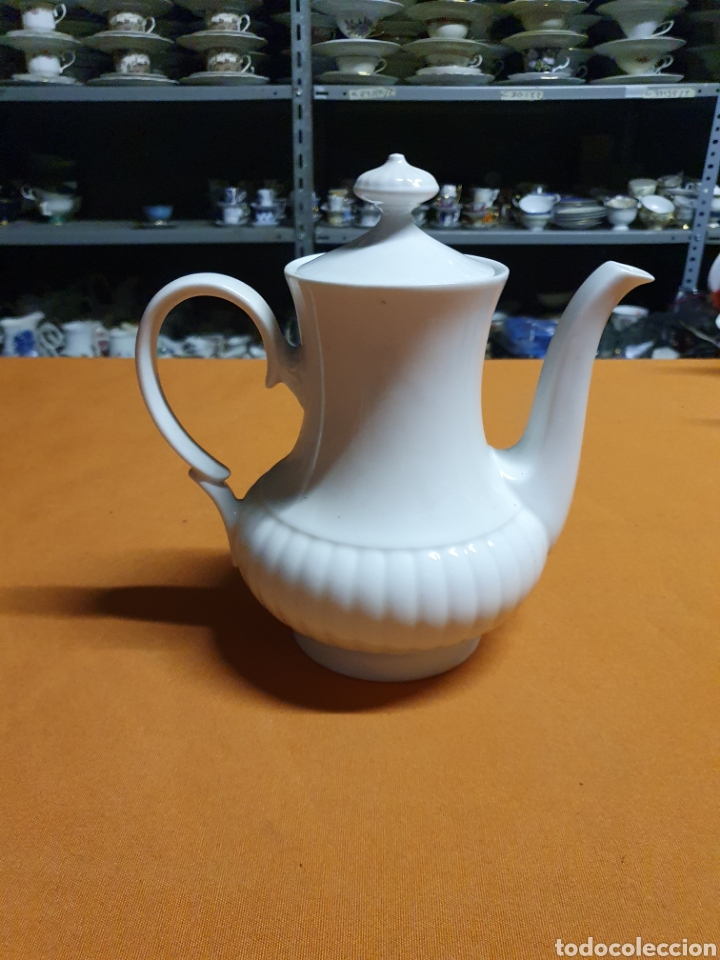 Antig&uuml;edades: Cafetera Porcelana - Foto 1