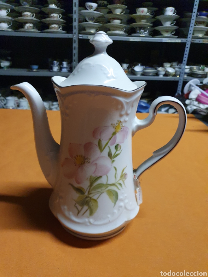 Antig&uuml;edades: Cafetera Porcelana - Foto 1