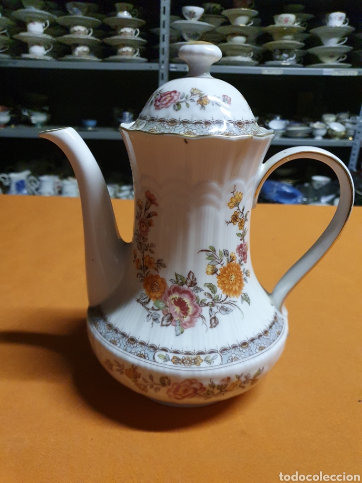 Antig&uuml;edades: Cafetera Porcelana - Foto 1