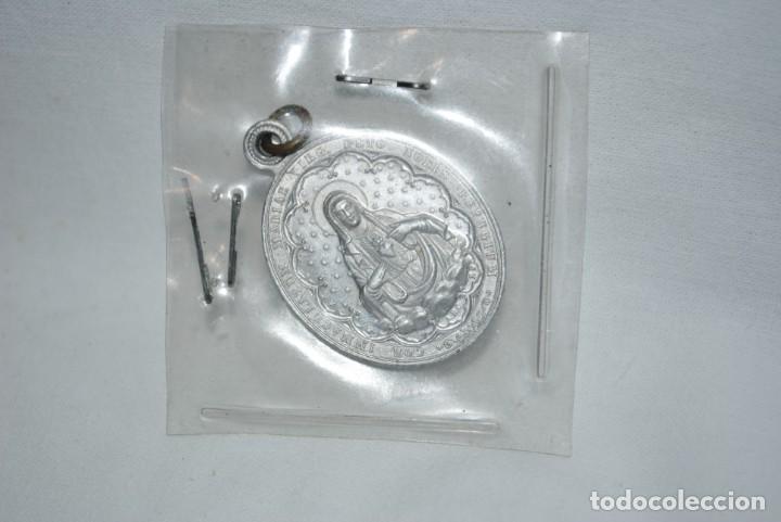 Antig&uuml;edades: MEDALLA ,EL CORAZON DE MARIA , Y EL CORAZON DE JESUS . - Foto 1