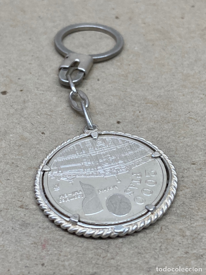 Antig&uuml;edades: Llavero de plata con moneda de plata 2000 pts - Foto 2