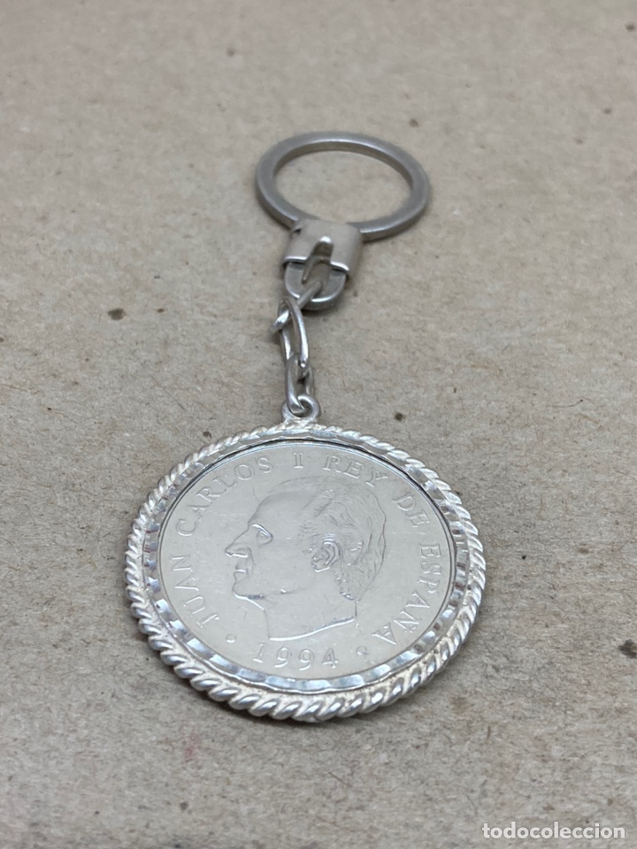 Antig&uuml;edades: Llavero de plata con moneda de plata 2000 pts - Foto 3