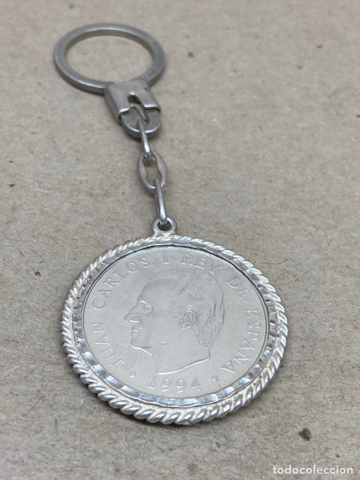 Antig&uuml;edades: Llavero de plata con moneda de plata 2000 pts - Foto 1