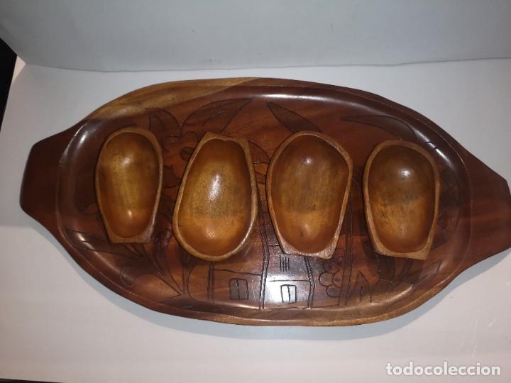Antig&uuml;edades: Bandeja de madera tallada para aperitivo - Foto 1