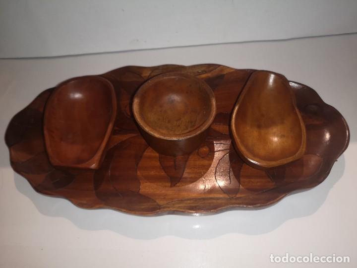 Antig&uuml;edades: Bandeja de madera tallada para aperitivo - Foto 1