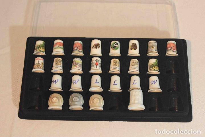 Antig&uuml;edades: SET DE 25 DEDALES PORCELANA - Foto 1