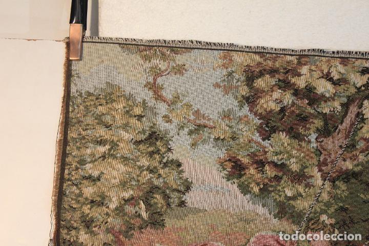 Antig&uuml;edades: TAPIZ MUJER COLUMPIANDOSE &nbsp;&nbsp;&nbsp;&nbsp;&nbsp;&nbsp;&nbsp;&nbsp;&nbsp;&nbsp;&nbsp;&nbsp; - Foto 2