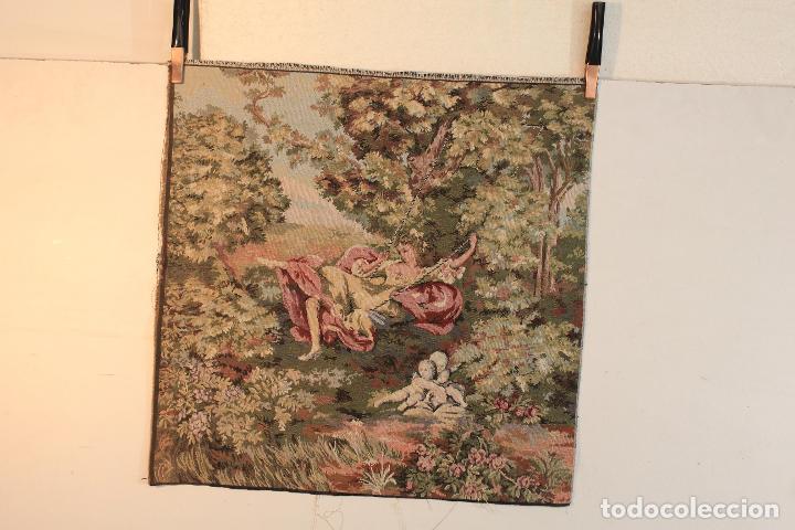 Antig&uuml;edades: TAPIZ MUJER COLUMPIANDOSE &nbsp;&nbsp;&nbsp;&nbsp;&nbsp;&nbsp;&nbsp;&nbsp;&nbsp;&nbsp;&nbsp;&nbsp; - Foto 1
