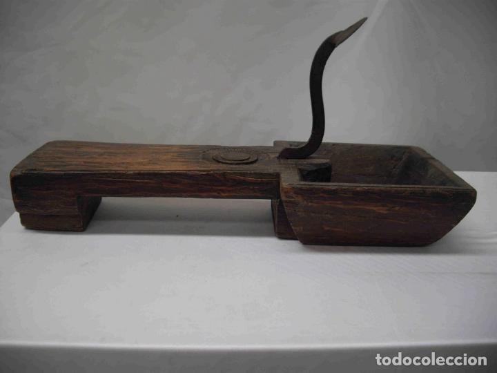 Antig&uuml;edades: PORTAVELAS MADERA HIERRO 26 - Foto 2
