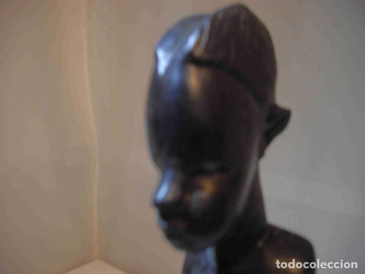 Antig&uuml;edades: TALLA MUJER BATIENDO MADERA - Foto 5