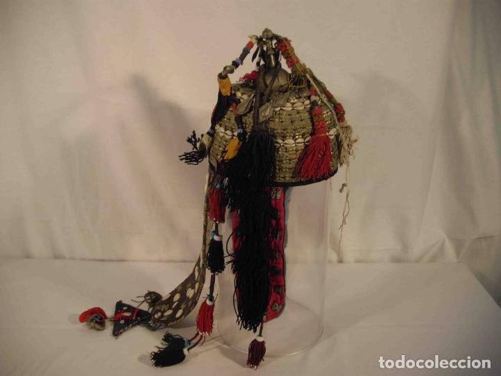 Antig&uuml;edades: GORRO ORIENTAL METAL Y CONCHAS - Foto 1