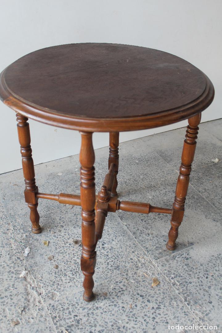 Antig&uuml;edades: mesa auxiliar de madera - Foto 3