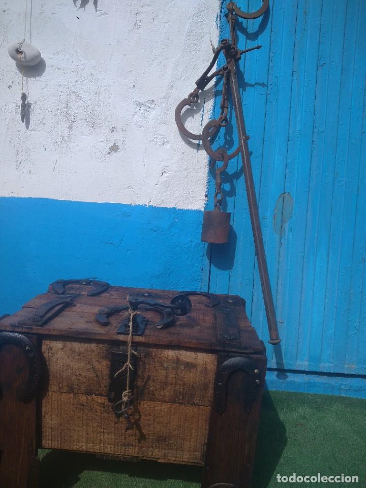 Antig&uuml;edades: baul antiguo hecho a mano - Foto 2