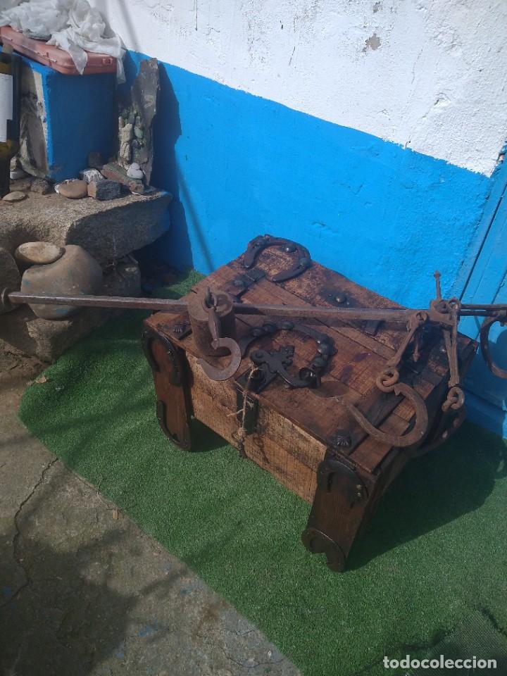 Antig&uuml;edades: baul antiguo hecho a mano - Foto 3