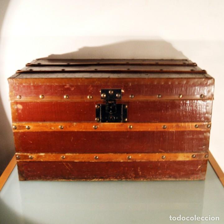 Antig&uuml;edades: BA&Uacute;L DE MADERA Y CANTONERAS MET&Aacute;LICAS - Foto 3