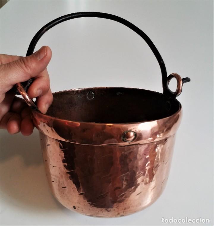 Antig&uuml;edades: Caldero de cobre batido - Foto 3