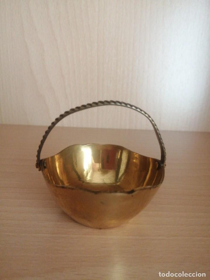 Antiquit&auml;ten: Cesta miniatura lat&oacute;n
