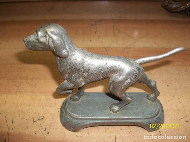 Antig&uuml;edades: FIGURA DE PERRO DE METAL - Foto 2