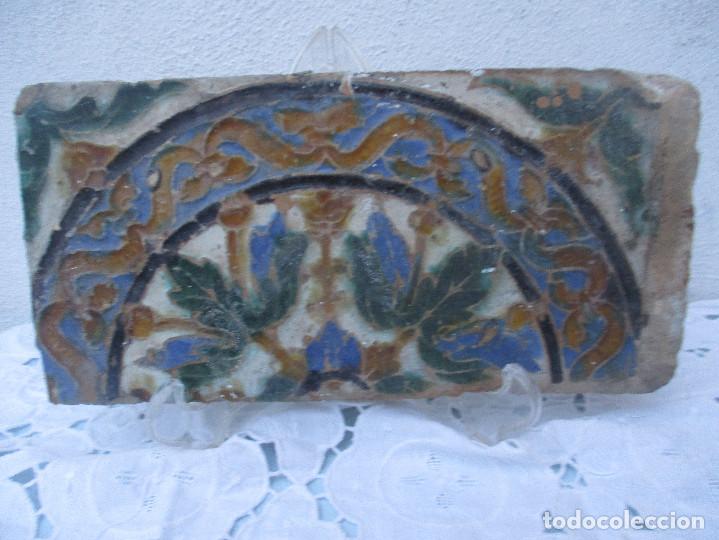 Antig&uuml;edades: Azulejo de Triana siglo XVI de Tabla - Foto 1