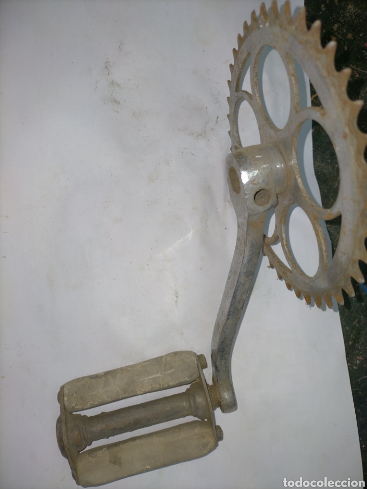 Antig&uuml;edades: Viela con plato muy antiguo de bici