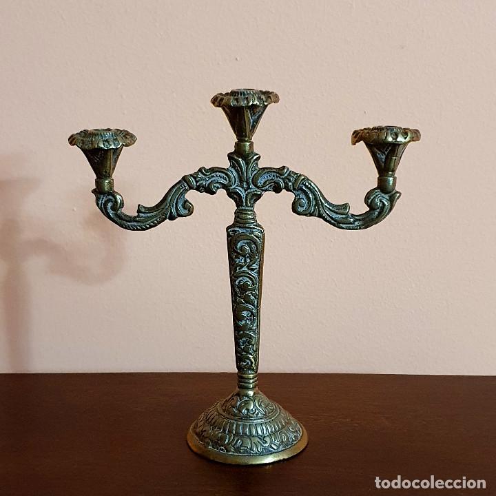 Antig&uuml;edades: ANTIGUO CANDELABRO DE BRONCE - Foto 1