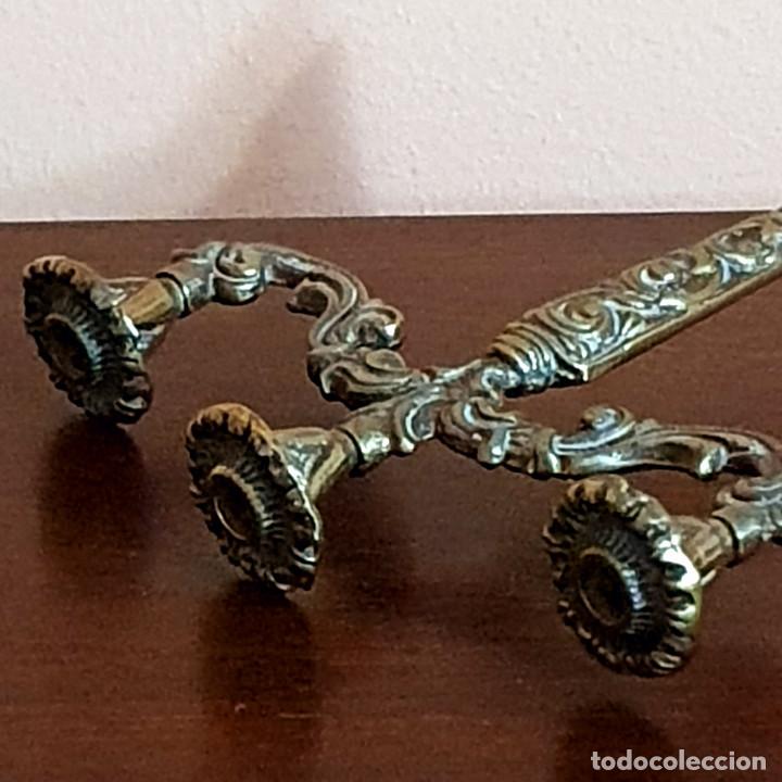 Antig&uuml;edades: ANTIGUO CANDELABRO DE BRONCE - Foto 2