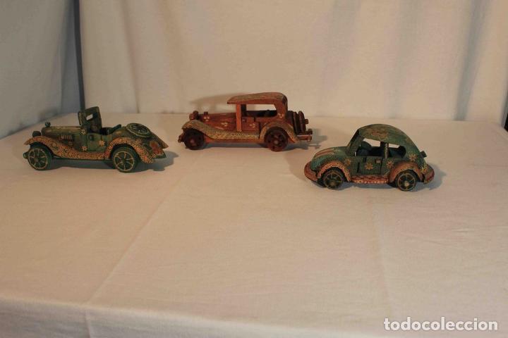 Antig&uuml;edades: SET 3 MAQUETAS AUTOS MADERA - Foto 2