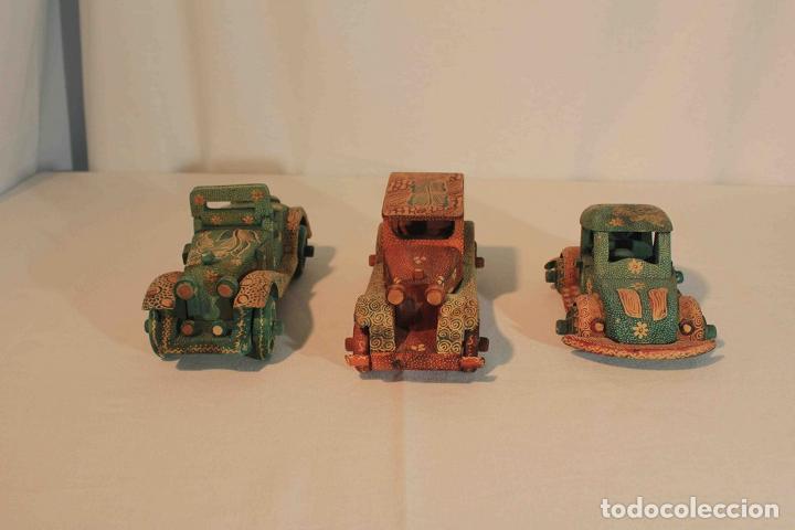 Antig&uuml;edades: SET 3 MAQUETAS AUTOS MADERA - Foto 1
