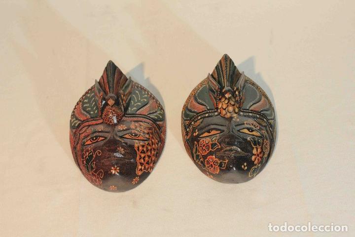 Antig&uuml;edades: SET DOS MASCARAS MADERA POLICORM 19cm - Foto 1