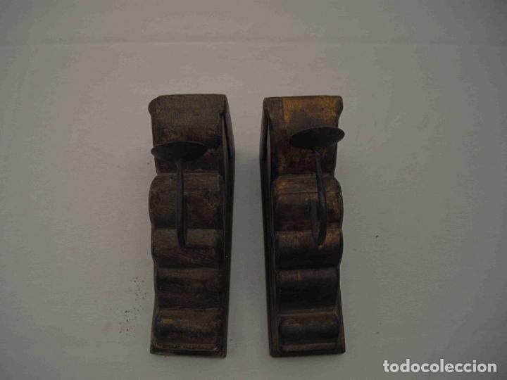Antig&uuml;edades: PORTAVELAS MADERA PAREJA - Foto 1