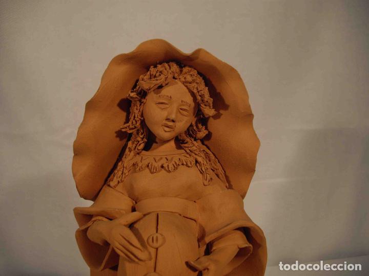 Antig&uuml;edades: FIGURA BARRO VIRGEN PRE&Ntilde;ADA - Foto 2