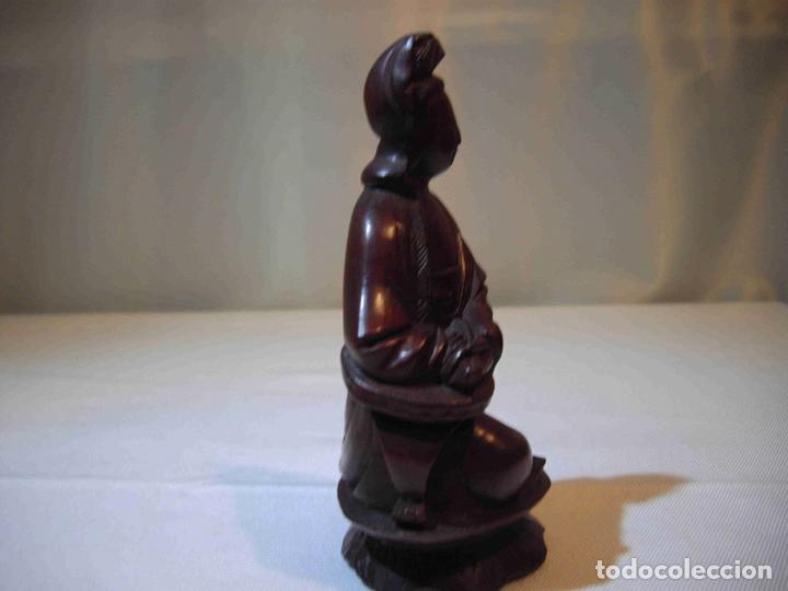 Antig&uuml;edades: FIGURA TALLA MADERA MUJER SENTADA - Foto 2