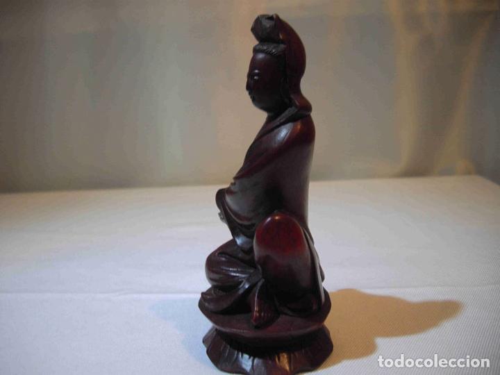 Antig&uuml;edades: FIGURA TALLA MADERA MUJER SENTADA - Foto 4