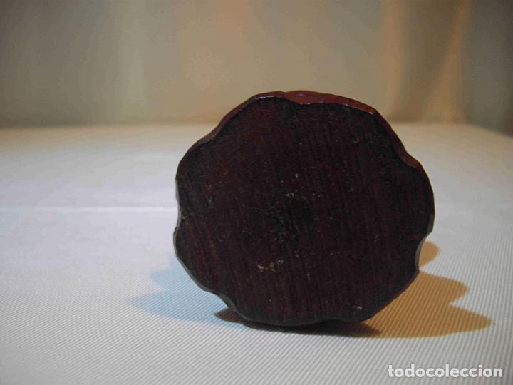 Antig&uuml;edades: FIGURA TALLA MADERA MUJER SENTADA - Foto 5
