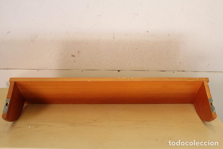 Antig&uuml;edades: repisa en madera de pino - Foto 3