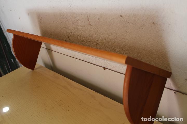 Antig&uuml;edades: repisa en madera de pino - Foto 4
