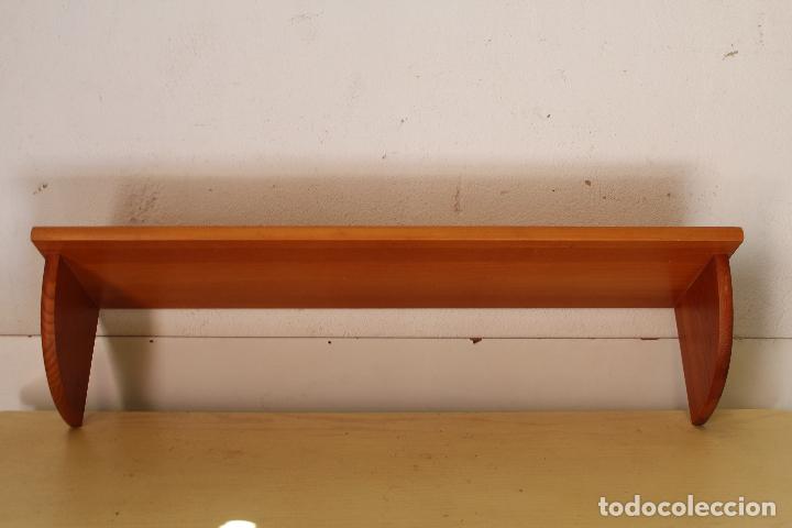 Antig&uuml;edades: repisa en madera de pino - Foto 1