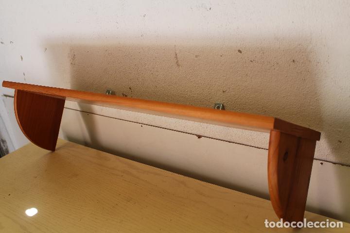 Antig&uuml;edades: repisa en madera de pino - Foto 2