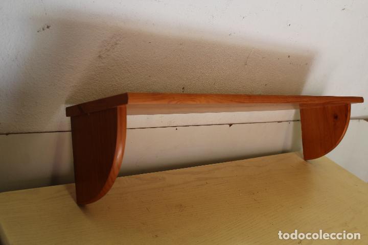 Antig&uuml;edades: repisa en madera de pino - Foto 3