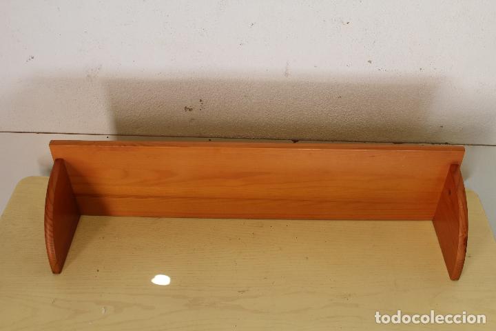Antig&uuml;edades: repisa en madera de pino - Foto 4