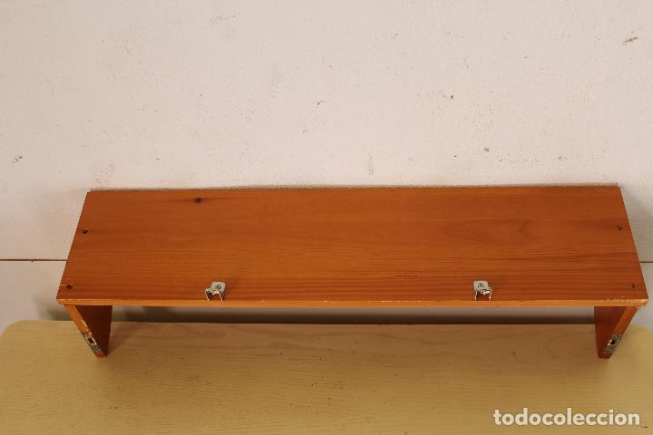 Antig&uuml;edades: repisa en madera de pino - Foto 5